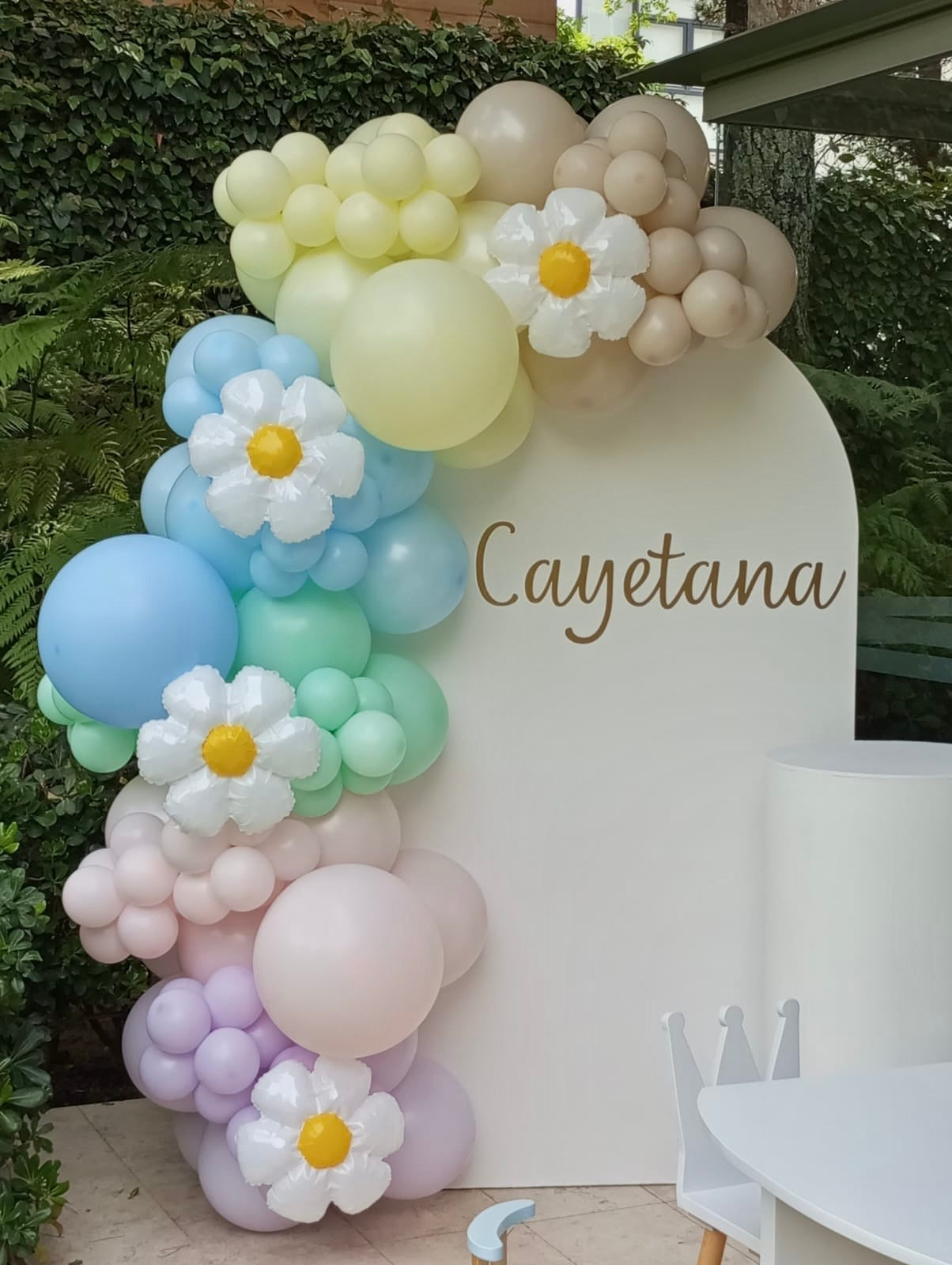One Back - Cayetana
